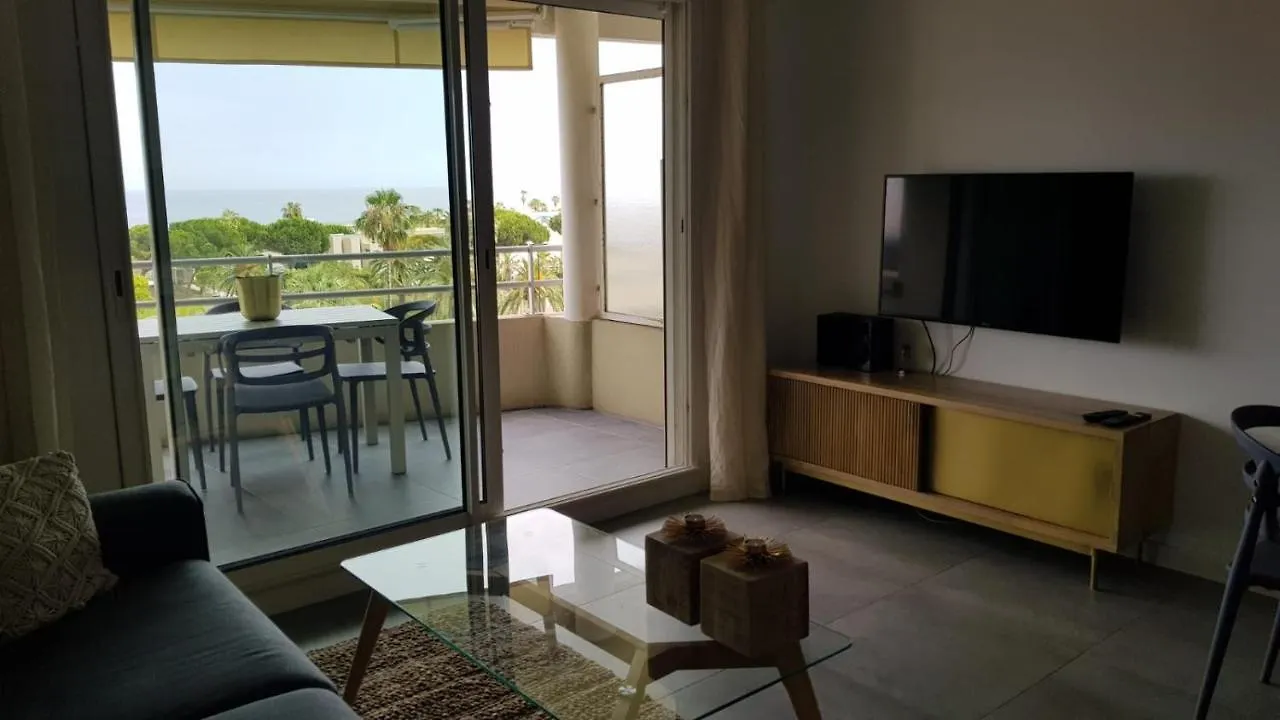 Nice: Bel Appartement Vue Mer Avec Grande Terrasse contacts